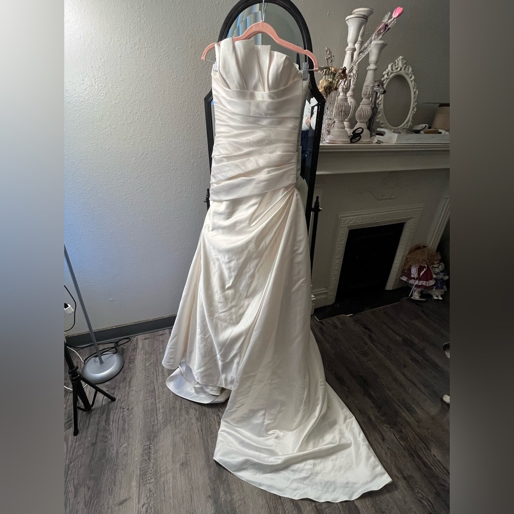 Pronovias Satin Strapless Wedding Dress in Ivory